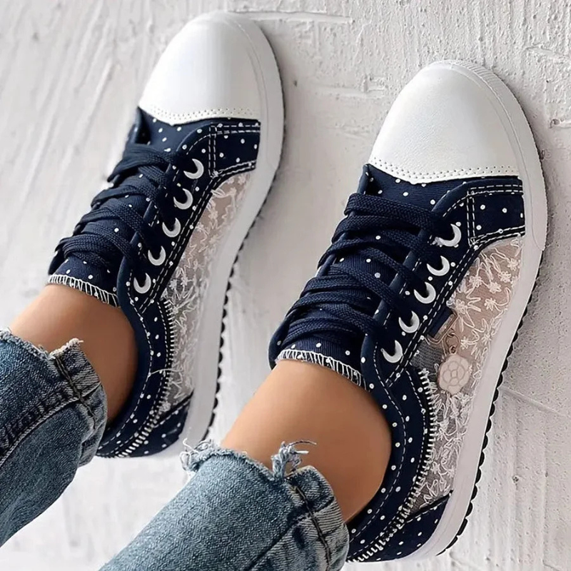 Lirio | Chaussures en dentelle florale avec détails en denim