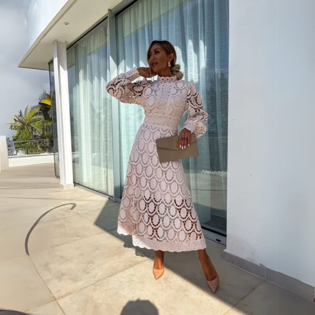 Géorgie | Robe élégante en dentelle