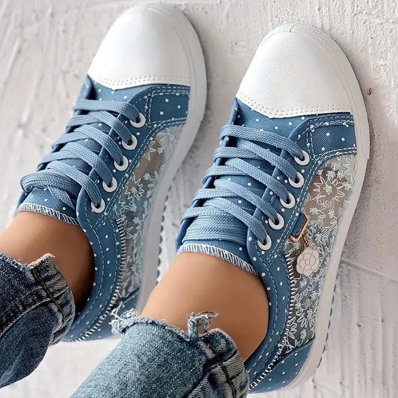 Lirio | Chaussures en dentelle florale avec détails en denim