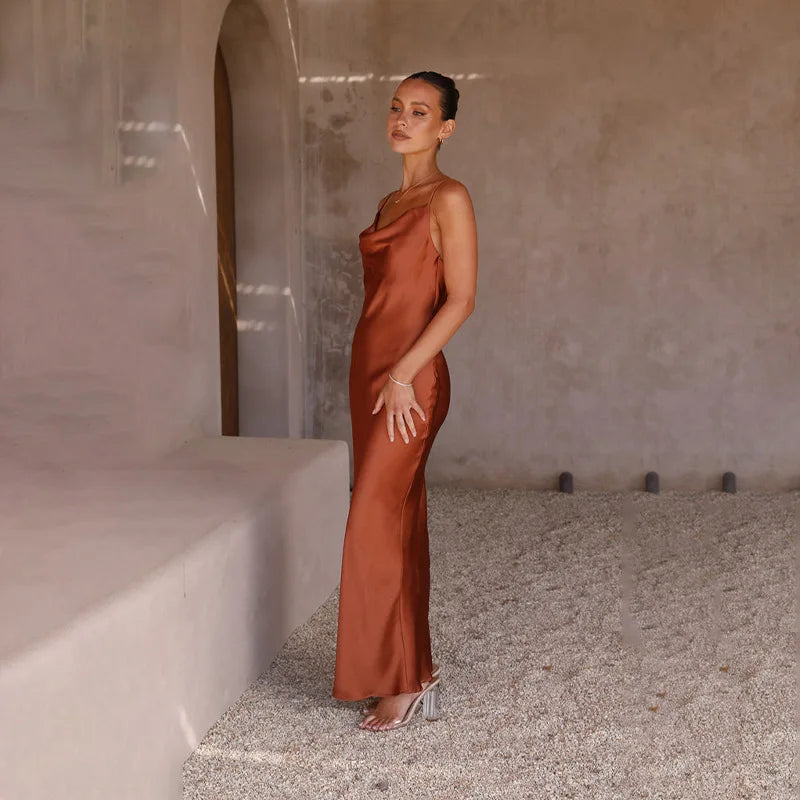 Daira | Robe longue en satin