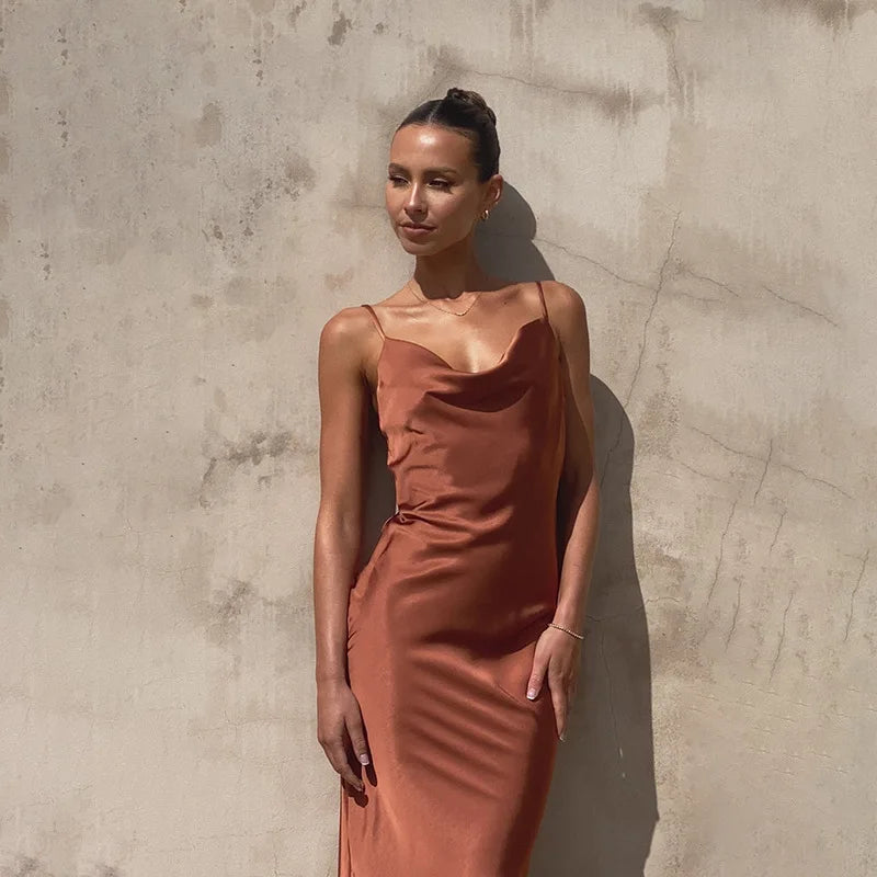 Daira | Robe longue en satin